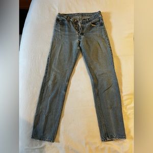 Vintage Levi’s- size 26. My height is 5’8in and they hit my ankles.